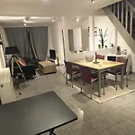 Charmante Maison 2 A Obourg-mons Engyh House2 公寓