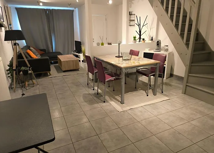 Charmante Maison 2 A Obourg-mons Engyh House2 Apartament Mons